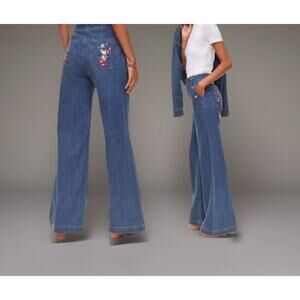 Disney X Macy's Minnie & Daisy Main Street Parade Embroidered High Rise Jeans 14